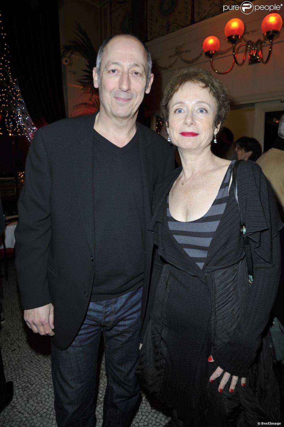Sam Karmann et sa femme à la première édition du prix Grand Colbert au restaurant Le Grand Colbert à Paris le 17 décembre 2012.