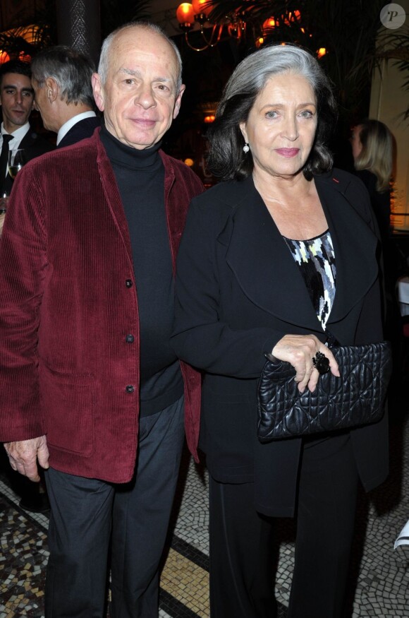 Françoise Fabian et Gérard Lartigau à la première édition du prix Grand Colbert au restaurant Le Grand Colbert à Paris le 17 décembre 2012.