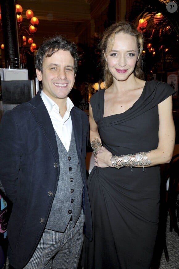 Les lauréats, Hélène de Fougerolles et Maxime d'Aboville à la première édition du prix Grand Colbert au restaurant Le Grand Colbert à Paris le 17 décembre 2012.