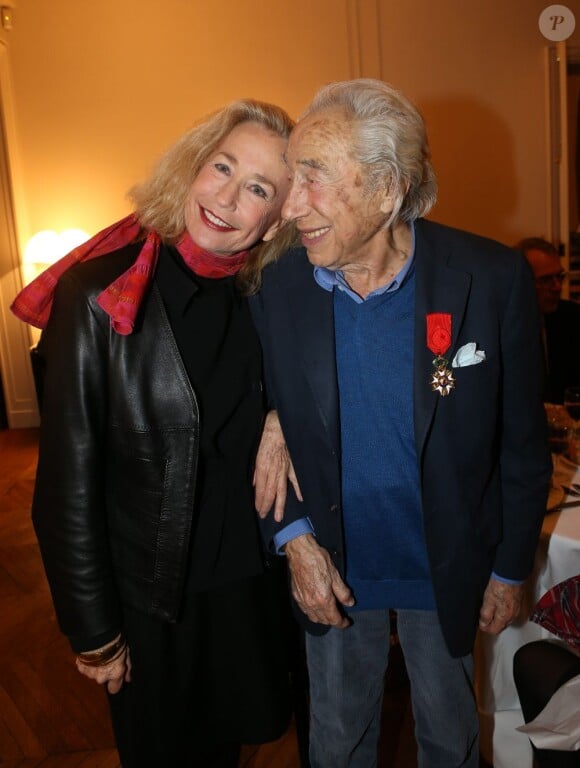 Pierre Grimblat tout juste décoré de la légion d'honneur et Brigitte Fossey à Paris le 17 décembre 2012.