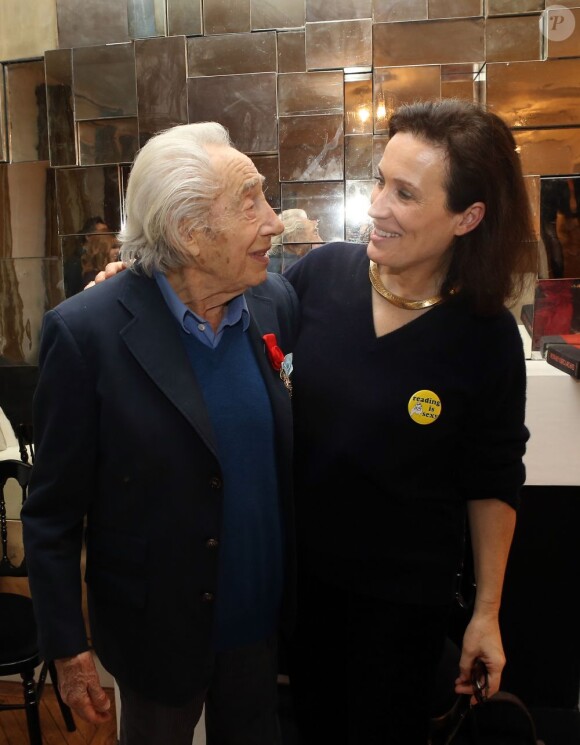 Pierre Grimblat et sa femme Elizabeth Grimblat à Paris le 17 décembre 2012.