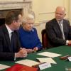 La reine Elizabeth II assistait pour la première fois le 18 décembre 2012 au conseil des ministres au 10, Downing Street, résidence officielle du Premier ministre David Cameron. C'était la première fois depuis son aïeule la reine Victoria, décédée en 1901, qu'un monarque britannique en exercice était présent à une réunion du cabinet ministériel.