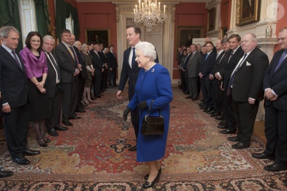 Elizabeth II assistait pour la première fois le 18 décembre 2012 au conseil des ministres au 10, Downing Street, résidence officielle du Premier ministre David Cameron. C'était la première fois depuis son aïeule la reine Victoria, décédée en 1901, qu'un monarque britannique en exercice était présent à une réunion du cabinet ministériel.