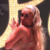 Coco Austin, voluptueuse et sexy pour sa première représentation de danseuse invitée dans la revue burlesque Peepshow, au Showroom du casino Planet Hollywood. Las Vegas, le 17 décembre 2012.