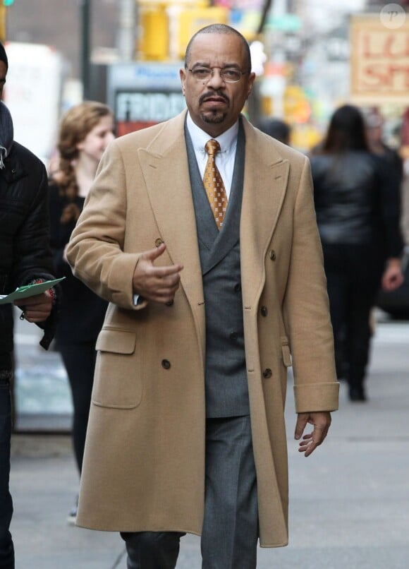 L'acteur Ice-T sur le tournage de la série Law & Order: Special Victims Unit (New York Unité Spéciale) à New York. Le 18 décembre 2012.