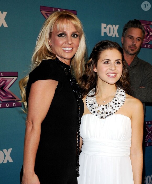 Britney Spears et Carly Rose Sonenclar lors du premier prime de la finale de X Factor à Los Angeles le 19 décembre 2012.