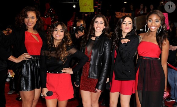 Fifth Harmony lors du premier prime de la finale de X Factor à Los Angeles le 19 décembre 2012.