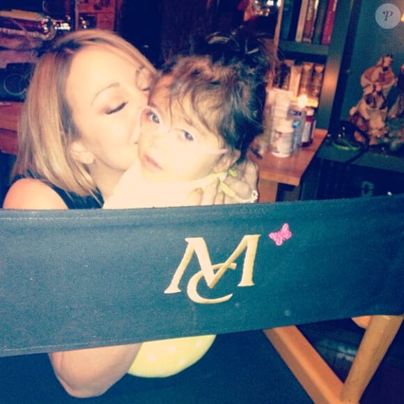 Mariah Carey a posté sur Twitter des photos de ses enfants, de son chéri et de ses vacances à Aspen. Décembre 2012.