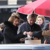 Richard et Cécilia Attias se sont offert une promenade en amoureux dans le quartier de Saint-Germain-des-Prés, entre colation au Café de Flore et marrons chauds dégustés dans le froid hivernal avant de rejoindre la rue du Faubourg Saint-Honoré, le 15 décembre 2012 à Paris
