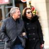 Richard et Cécilia Attias se sont offert une promenade en amoureux dans le quartier de Saint-Germain-des-Prés, entre colation au Café de Flore et marrons chauds dégustés dans le froid hivernal avant de rejoindre la rue du Faubourg Saint-Honoré, le 15 décembre 2012 à Paris
