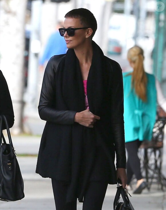 Charlize Theron et sa mere Gerda ont dejeune dans un restaurant a Beverly Hills Le 22 decembre 2012  50976145 'Mad Max: Fury Road' actress Charlize Theron and her mother Gerda stop by a nail salon after lunch in Beverly Hills, California on December 22, 2012. Charlize was sporting bright yellow toe nail polish to offset her all black outfit.22/12/2012 - los angeles