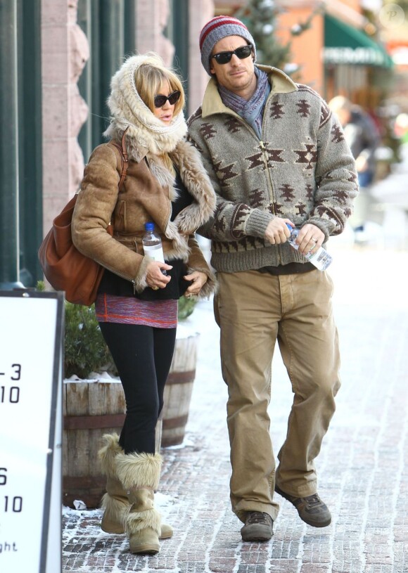 Goldie Hawn et son fils Oliver Hudson, dans les rues d'Aspen (Colorado), le 22 décembre 2012.