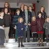 Photo de famille pour la reine Sofia d'Espagne, ses filles les infantes Elena et Cristina d'Espagne, sa belle-fille la princesse Letizia et ses huit petits enfants avec qui elle assiste à une représentation de la comédie musicale The Sound of Music à l'Arteria Coliseum. Madrid, le 22 décembre 2012.
