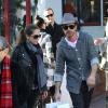 Robert Downey Jr. et sa femme Susan Levin font du shopping à Santa Monica le 16 décembre 2012. Le couple nage en plein bonheur.