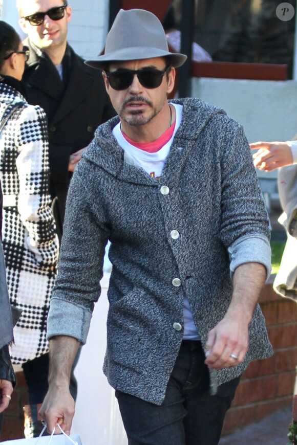 Robert Downey Jr. et sa femme Susan Levin font du shopping à Santa Monica le 16 décembre 2012.