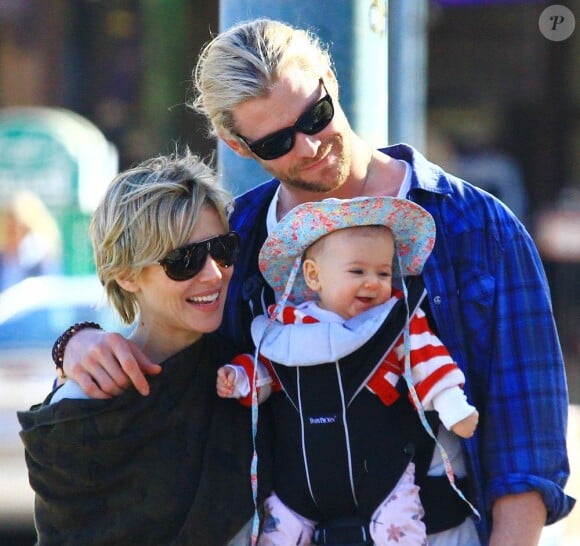 A 36 ans, l'ibérique Elsa Pataky savoure son premier enfant au côté de Chris Hemsworth à Palm Springs, Los Angeles, le 27 décembre 2012.