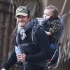 Orlando Bloom et son fils Flynn font de la randonnée à Runyon Canyon à Los Angeles, le 30 décembre 2012.