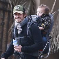 Orlando Bloom : Jolie randonnée avec son fils Flynn, 2 ans