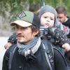 Orlando Bloom et son adorable fils Flynn font de la randonnée à Runyon Canyon à Los Angeles, le 30 décembre 2012.
