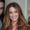 La belle Poppy Montgomery, de retour à son hôtel, a signé quelques autographes pour des fans, à Paris le 24 septembre 2012.