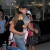 Matt Damon et ses filles Isabella, Gia, Stella ainsi que la grande Alexia aperçus à l'aéroport de Los Angeles, le 3 janvier 2013.