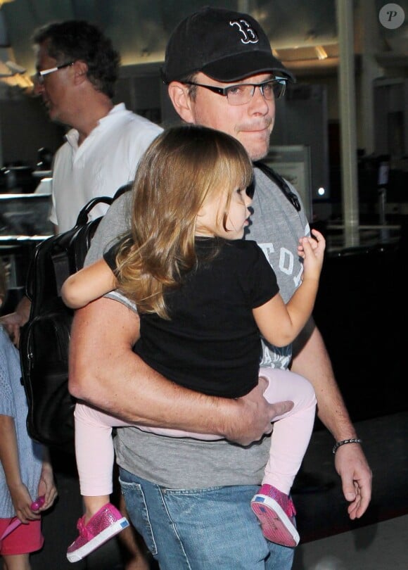 Matt Damon et l'adorable Gia à l'aéroport de Los Angeles, le 3 janvier 2013.