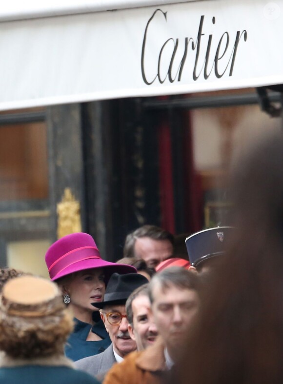 Nicole Kidman s'affaire sur le tournage du biopic Grace of Monaco d'Olivier Dahan, à Paris, le 6 janvier 2013.