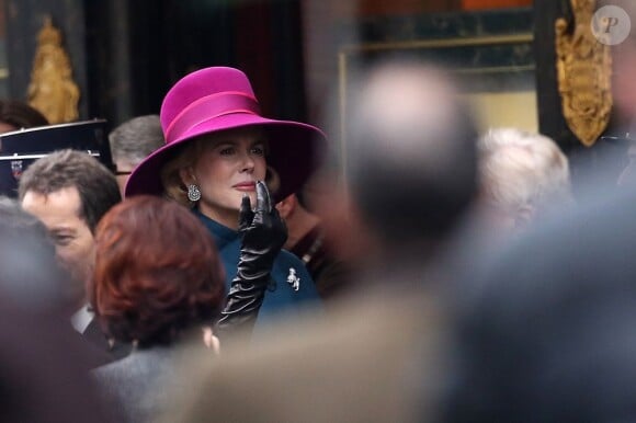 Nicole Kidman ne passe pas inaperçue sur le tournage du biopic Grace of Monaco d'Olivier Dahan, à Paris, le 6 janvier 2013.