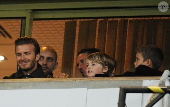 David Beckham et ses fils, Roméo, Cruz et Brooklyn, assistent au match de foot entre West Ham United et Manchester United, à Londres, le 5 janvier 2013.