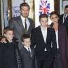 David Beckham, Victoria Beckham et leurs enfants, Brooklyn Beckham, Romeo Beckham, Cruz Beckham à la première de la comédie musicale des Spice Girls The Viva Forever, à Londres, le 11 décembre 2012.