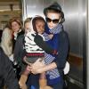 Charlize Theron, son fils Jackson et sa maman Gerda arrivent à l'aéroport de Los Angeles le 6 janvier 2013.