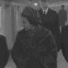 Sa Majesté Elizabeth II lors d'une visite dans le métro de Londres en 1969 pour l'inauguration de la ligne Victoria, trente ans après y être venue pour la première fois, en 1939, à l'âge de 13 ans.