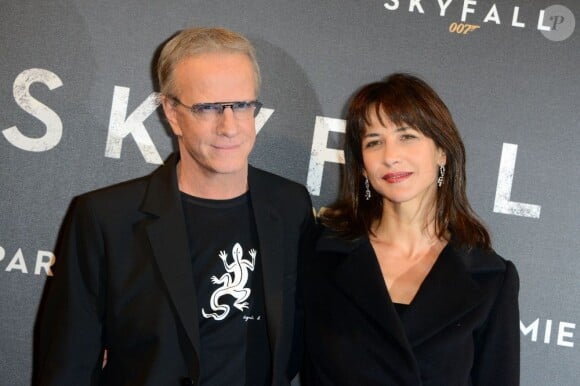 Christophe Lambert et Sophie Marceau lors de la première de Skyfall à l'UGC Normandie, Paris, le 24 octobre 2012.