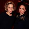 Alysson Paradis et Alice David lors de la première de la pièce Menelas rebetiko rapsodie au théâtre Le Grand Parquet à Paris le 9 janvier 2013