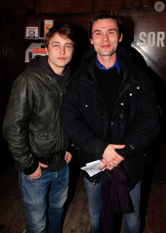 Vincent Rottiers et Robinson Stévenin lors de la première de la pièce Menelas rebetiko rapsodie au théâtre Le Grand Parquet à Paris le 9 janvier 2013