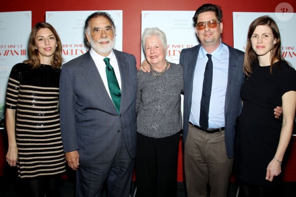 Sofia Coppola, Francis Ford Coppola, Eleanor, Roman Coppola et sa compagne Jennifer Furches lors de l'avant-première de A Glimpse Inside The Mind of Charles Swan lll à New York le 10 janvier 2013.
