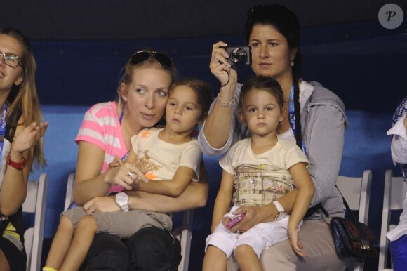 Mirka Vavrinec, la femme de Roger Federer et ses jumelles Myla et Charlene durant le "Kids Day" de Melbourne, le 12 janvier 2013.