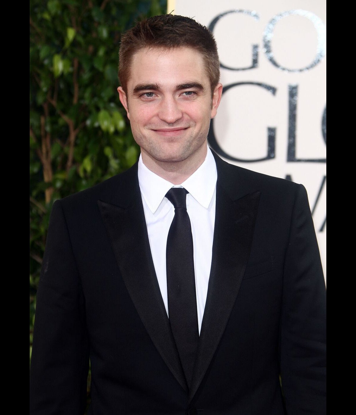 Vidéo Robert Pattinson Lors Des Golden Globes Awards 2013 à Los