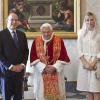 Le prince Albert II de Monaco et la princesse Charlene reçus au Vatican par le pape Benoît XVI le 12 janvier 2012.