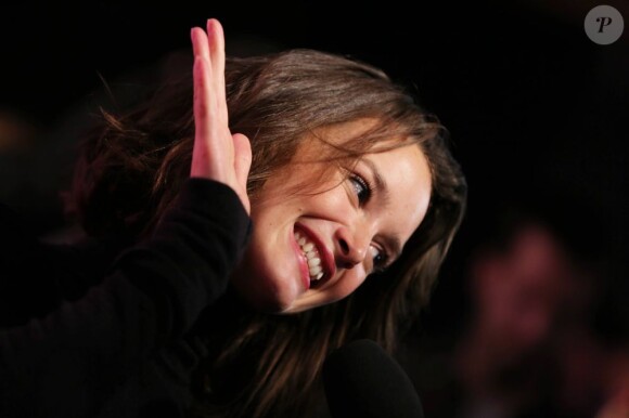 Charlotte Le Bon est délicieuse au festival international du film de comédie de l'Alpe d'Huez le 17 Janvier 2013.