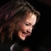 Charlotte Le Bon affiche un sourire radieux pendant le 16e festival international du film de comédie de l'Alpe d'Huez le 17 Janvier 2013.