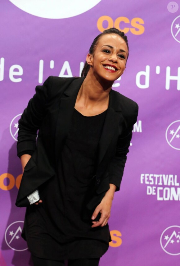 Alice Belaïdi affiche un beau sourire pour le festival international du film de comédie de l'Alpe d'Huez le 17 Janvier 2013.