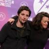 Raphaël Personnaz continue de faire rire Charlotte Le Bon au festival international du film de comédie de l'Alpe d'Huez le 17 Janvier 2013.