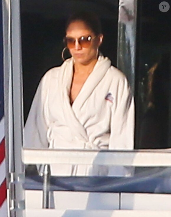 Jennifer Lopez en vacances avec ses enfants sur un yacht à Miami avec des amis le 20 Janvier 2013. P