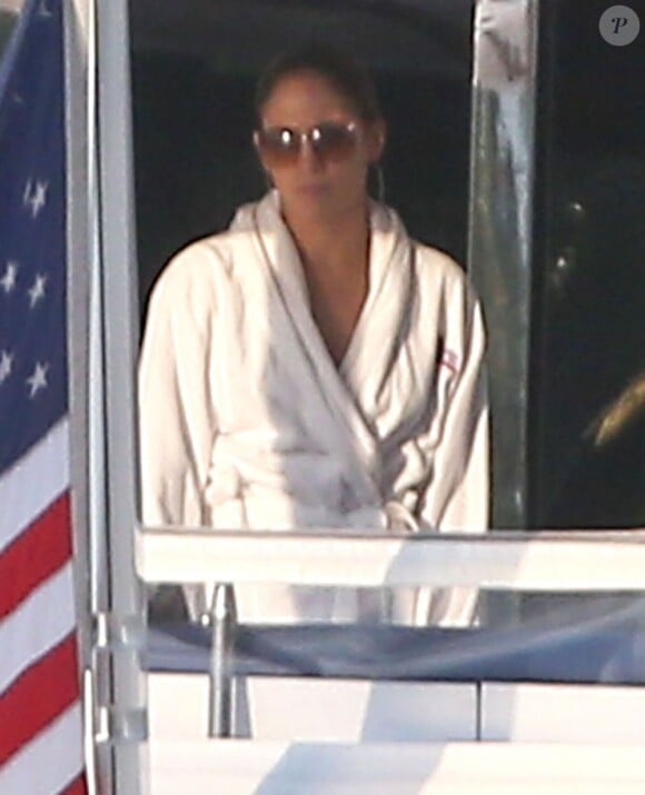 Jennifer Lopez en vacances sur un yacht à Miami avec des amis, le 20 Janvier 2013.