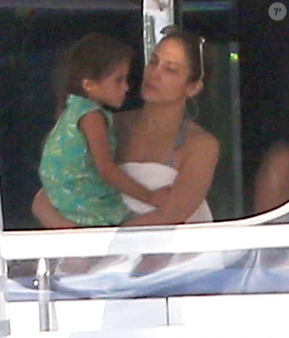 Jennifer Lopez et ses enfants sur un yacht à Miami, le 20 Janvier 2013.