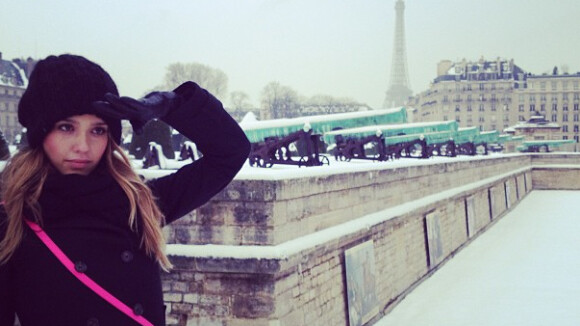 Jessica Alba : Touriste à Paris, elle joue les gourmandes