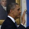 Barack Obama prête serment pour la seconde fois dans la Blue Room de la Maison Blanche à l'occasion de sa nouvelle investiture. Washington, le 20 janvier 2013.