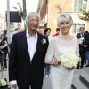 Michael Winner et sa femme Geraldine Lynton-Edwards lors de leur mariage à Londres le 19 septembre 2011