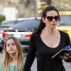 La belle Courteney Cox et sa fille Coco Arquette dans les rues de Malibu, le 18 janvier 2013.